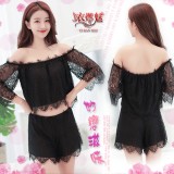 《YIRAN MEI》妙戀滋味！浪漫蕾絲一字領兩件式短褲睡衣﹝黑﹞