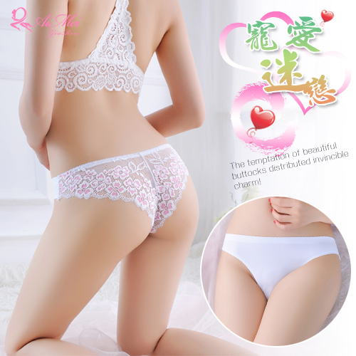 《AIMEI GIAREN》寵愛迷戀！無痕蕾絲花瓣拼接冰絲三角褲﹝白﹞
