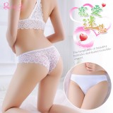 《AIMEI GIAREN》寵愛迷戀！無痕蕾絲花瓣拼接冰絲三角褲﹝白﹞