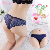 《AIMEI GIAREN》寵愛迷戀！無痕蕾絲花瓣拼接冰絲三角褲﹝深藍﹞