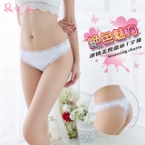 《AIMEI GIAREN》絕色魅力！迷情美臀蕾絲飾邊T字褲﹝白﹞