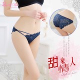 《AIMEI GIAREN》甜蜜情人！細帶斜邊花漾蕾絲三角褲﹝深藍﹞