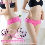 《AIMEI GIAREN》甜蜜傳情！腰際條紋拼接寬版細膩蕾絲T字褲﹝玫紅﹞