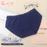 《AIMEI GIAREN》柔情漣漪！無痕波浪邊直條壓紋三角褲﹝寶藍﹞